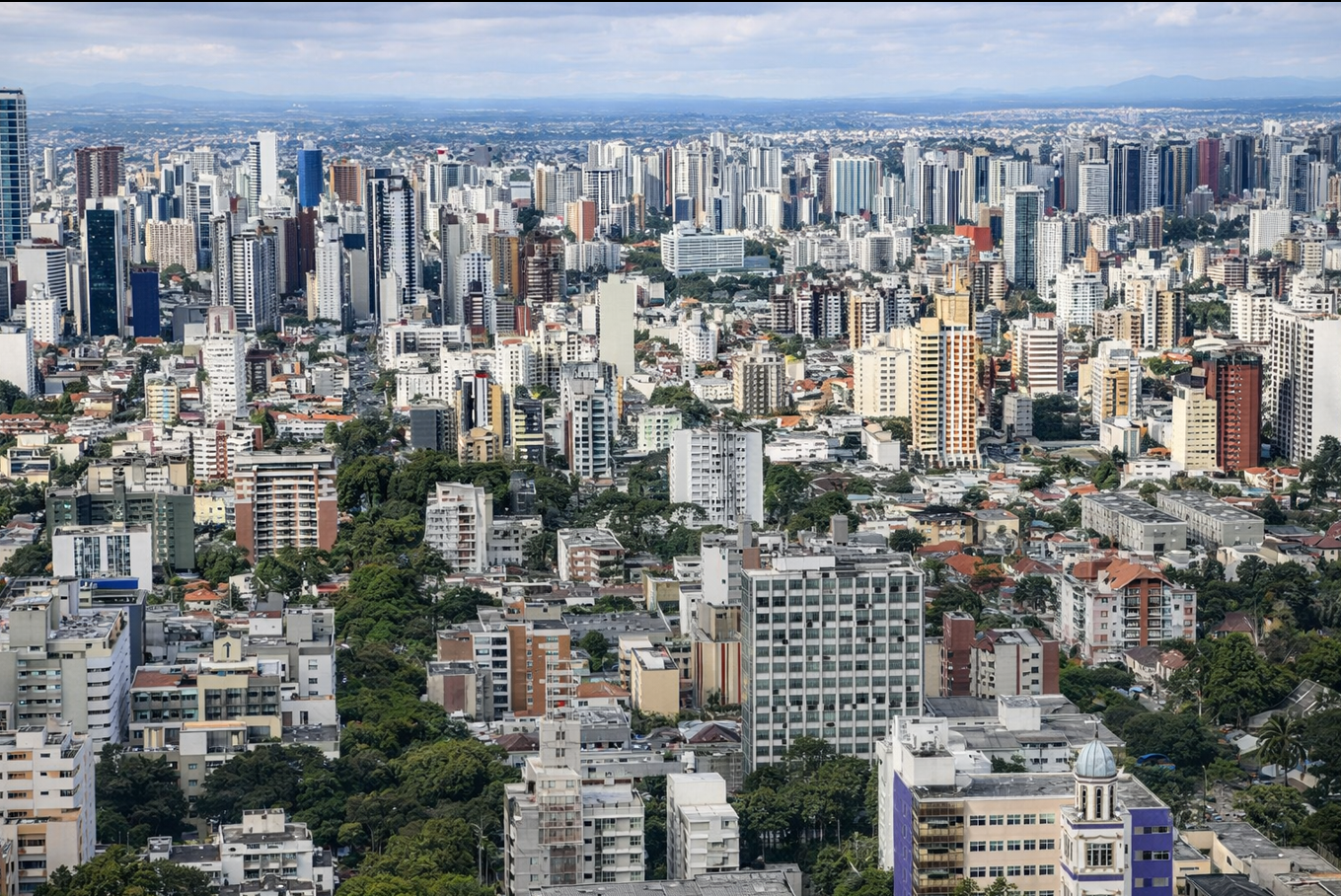 Pessoas avaliando imóveis em Curitiba